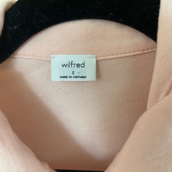 Aritzia Wilfred pose waist long sleeve Button-Up Top in peach - Picture 2 of 5